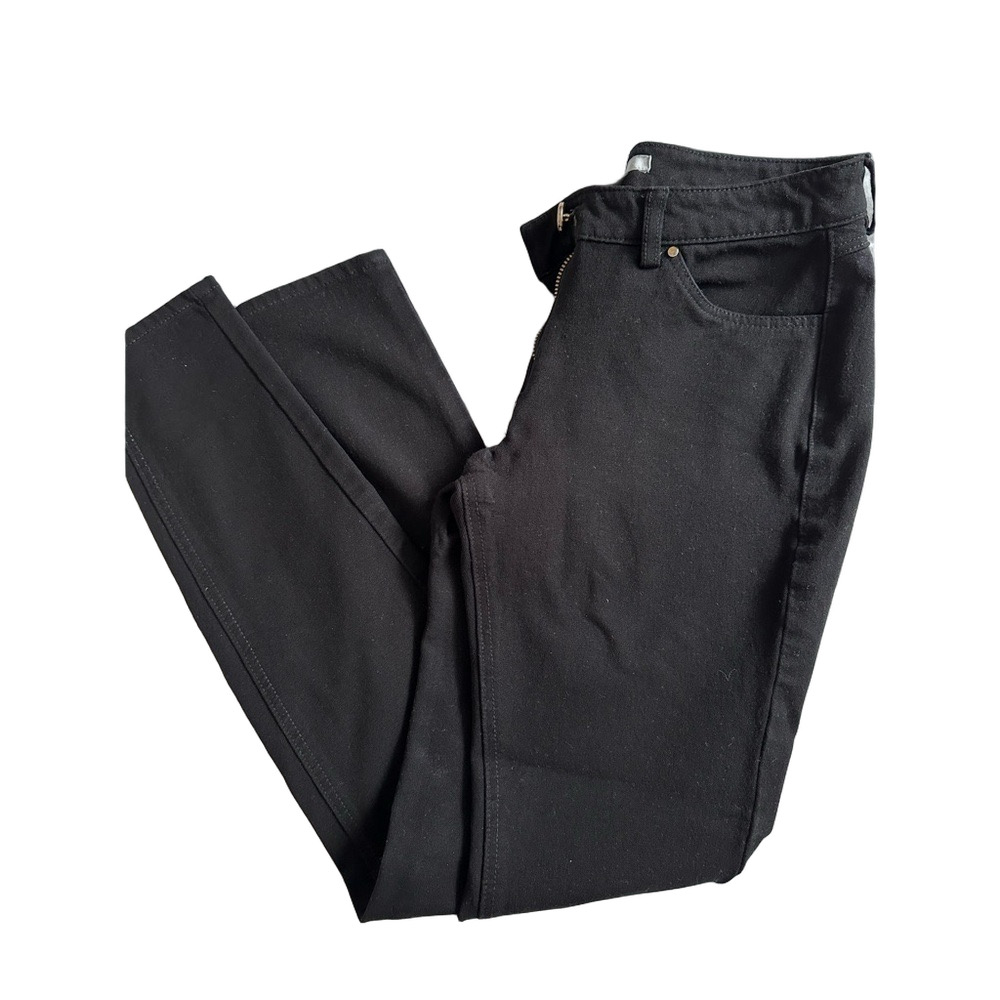H&m women’s black jeans in size 2